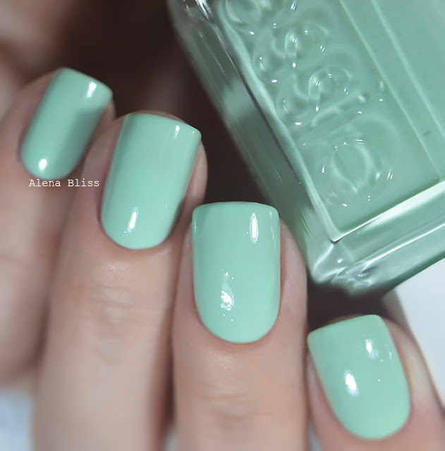 Летний маникюр с лаками Essie