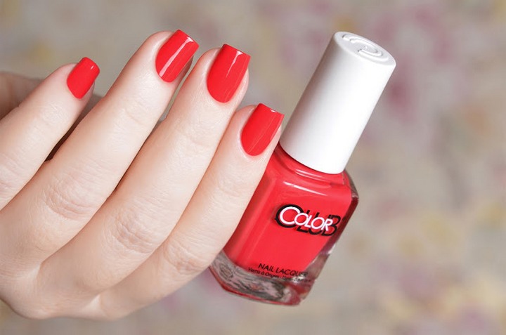 Маникюр с лаком Color Club Regatta Red