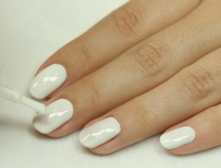 Нанесение базы Bluesky White base Flower Gel